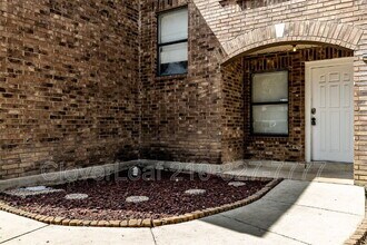 8019 Hilltop Crest in San Antonio, TX - Building Photo - Building Photo