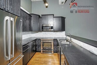 239 E Chicago St in Milwaukee, WI - Building Photo - Building Photo