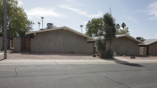 6709 E Angus Dr in Scottsdale, AZ - Foto de edificio - Building Photo