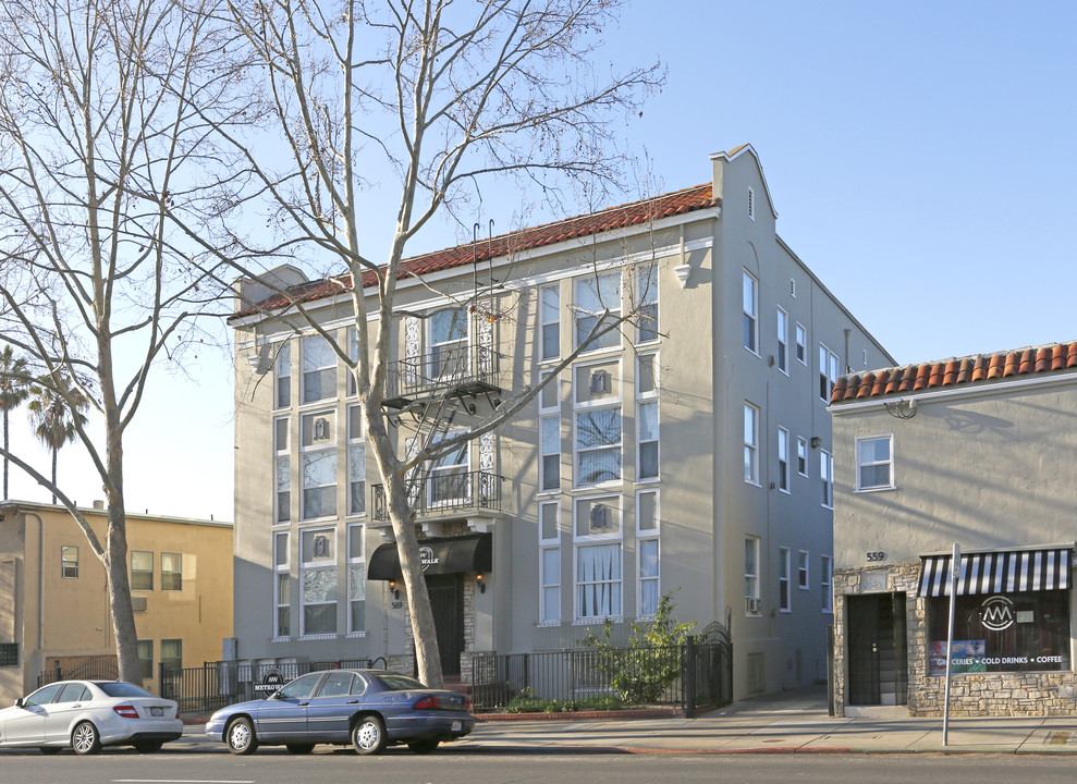 Metro Walk Apartments in San Jose, CA - Foto de edificio