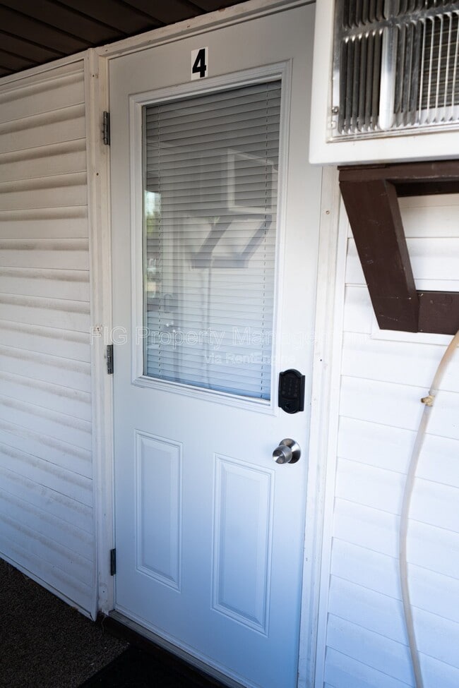 property at 707 W Race St