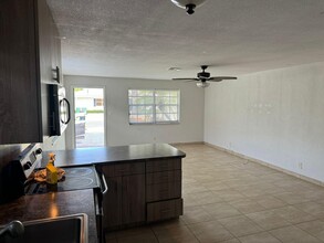 201 NE 1st Ct in Dania Beach, FL - Building Photo - Building Photo