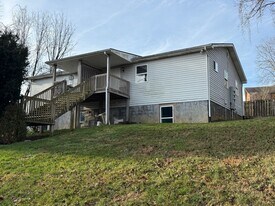 2323 Old Tusculum Rd in Greeneville, TN - Building Photo