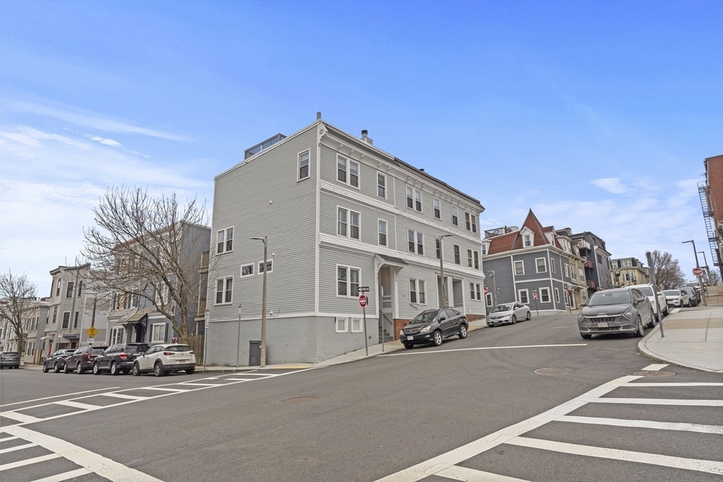 52 H St, Unit 2 in Boston, MA - Foto de edificio