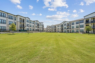 Enclave Falcon Pointe in Pflugerville, TX - Foto de edificio - Building Photo