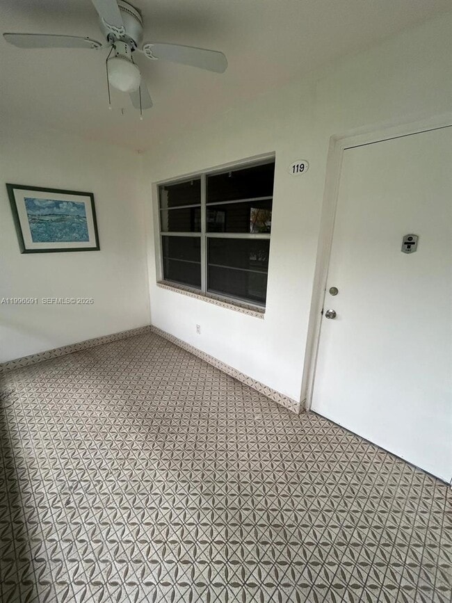 541 Blue Heron Dr in Hallandale Beach, FL - Building Photo - Building Photo