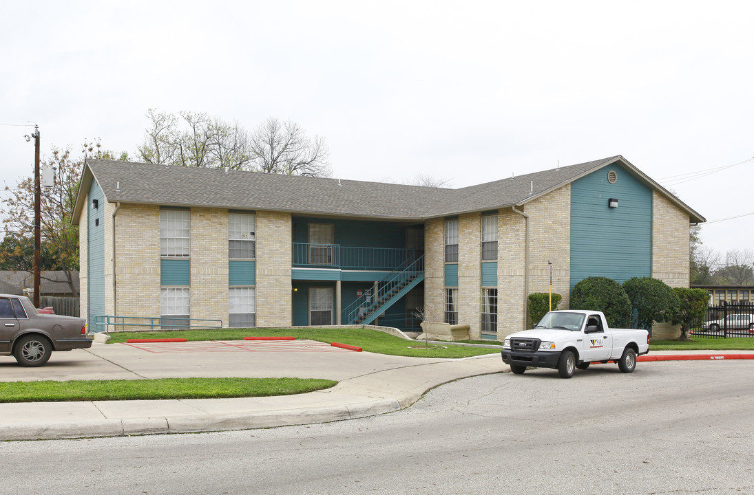 Glen Park Apartments in San Antonio, TX - Foto de edificio