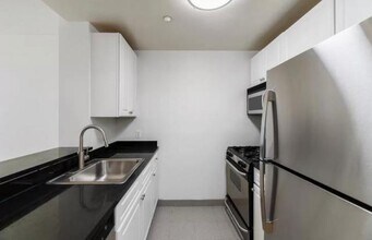 342 E 100th St in New York, NY - Building Photo - Building Photo