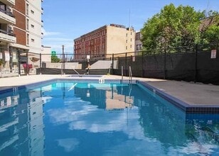560 Commonwealth Ave, Unit Fenway Apartment in Boston, MA - Building Photo - Building Photo