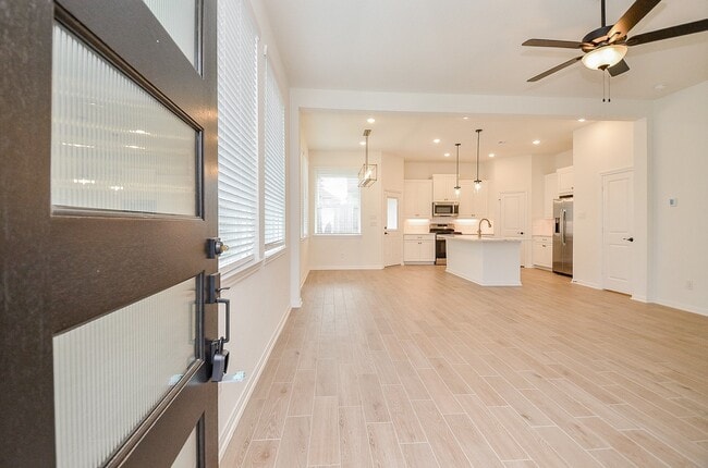 130 W Coralburst Lp in Montgomery, TX - Building Photo - Building Photo