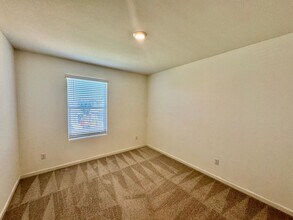 1809 Columbia Dr in Los Banos, CA - Building Photo - Building Photo