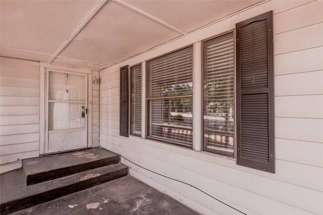 property at 2538 Sycamore Ave