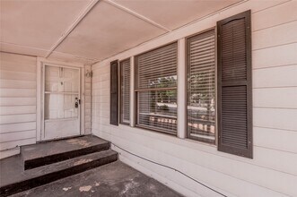 2538 Sycamore Ave in Huntsville, TX - Building Photo - Building Photo