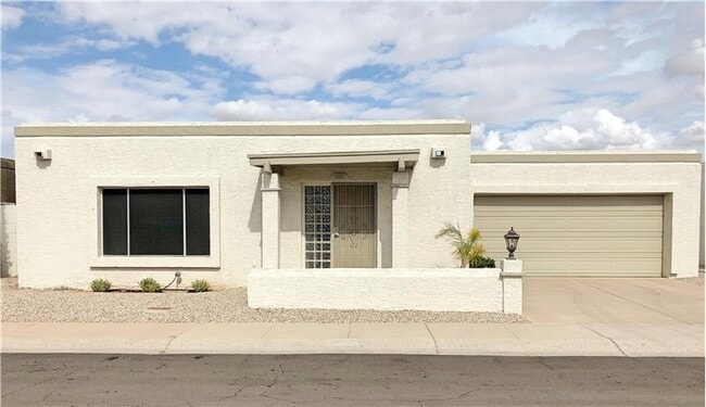 property at 1002 E Michelle Dr