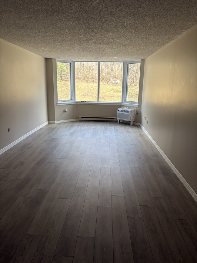 35 Green Valley Dr in Kitchener, ON - Building Photo - Building Photo