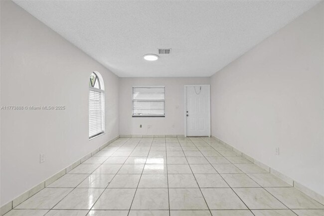 5645 Taft St in Hollywood, FL - Building Photo - Building Photo