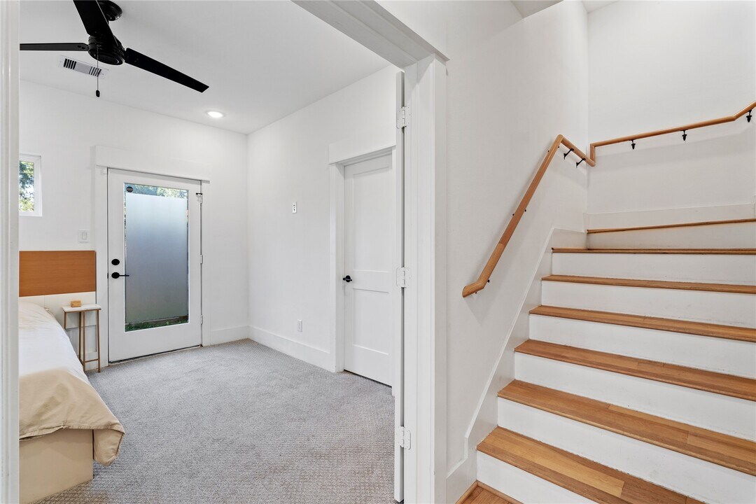 1835 Flowing Springs Trail in Houston, TX - Foto de edificio