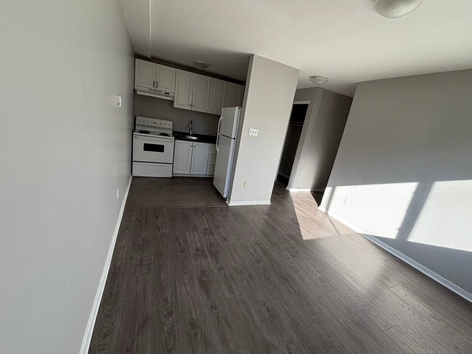 44 River Rd in Halifax, NS - Building Photo