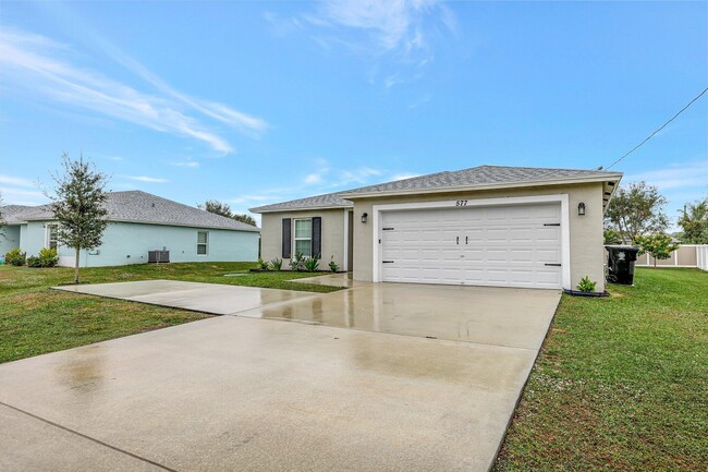 577 NW Floresta Dr in Port St. Lucie, FL - Building Photo - Building Photo