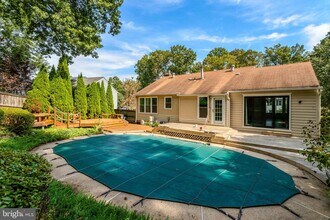 5006 Mignonette Ct in Annandale, VA - Foto de edificio - Building Photo