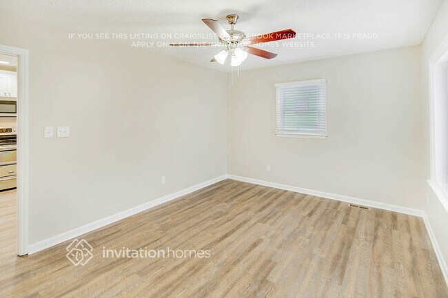 338 Capps Hill Mine Rd, Unit 103 in Charlotte, NC - Foto de edificio - Building Photo