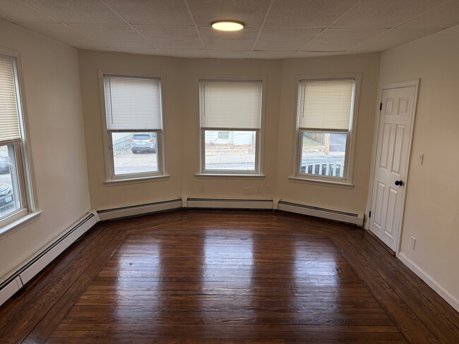 72 Darling St, Unit Apt 1. in Central Falls, RI - Building Photo - Building Photo