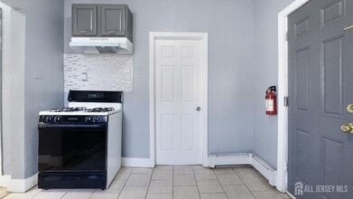 126 N 14th St in East Orange, NJ - Building Photo - Building Photo