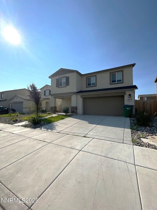 8952 Wolf River Dr in Reno, NV - Building Photo