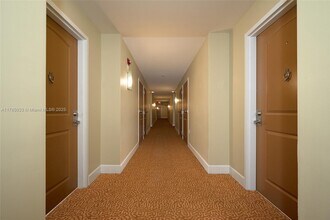 7350 SW 89th St in Miami, FL - Building Photo - Building Photo