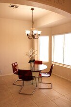 10235 W Georgia Ave in Glendale, AZ - Foto de edificio - Building Photo