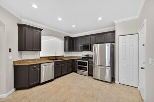 2213 Oakmont Dr in Riviera Beach, FL - Building Photo