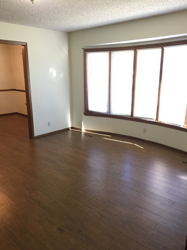 7511 E 24th Ct N in Wichita, KS - Foto de edificio - Building Photo