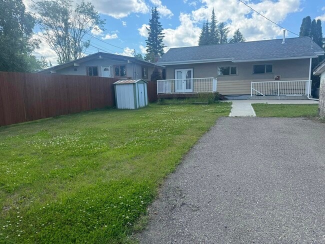 150-300-150 Lyon St S in Prince George, BC - Building Photo - Building Photo