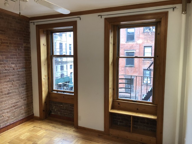 173 Bleecker St-Unit -14 in New York, NY - Building Photo - Building Photo