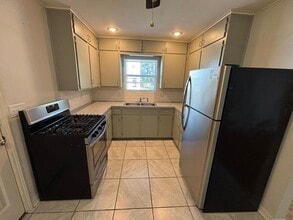 995 W Hickory St in Fayetteville, AR - Building Photo - Building Photo