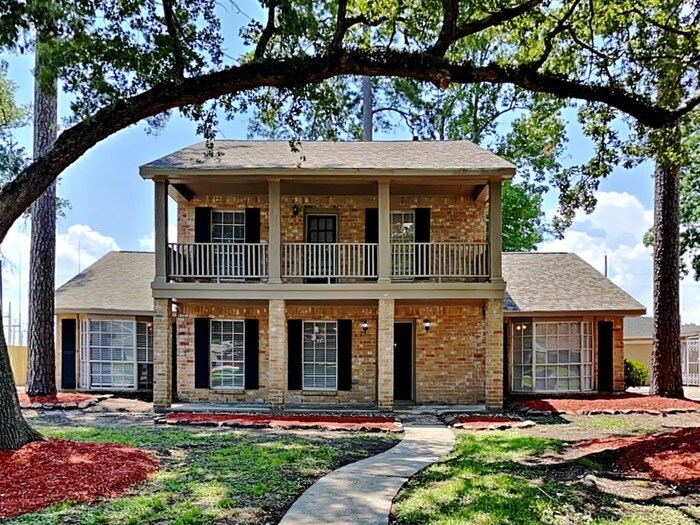 7726-7712 12 Fairway Ln in Humble, TX - Building Photo