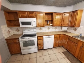 5757 Cromley Dr in Milford, OH - Building Photo - Building Photo