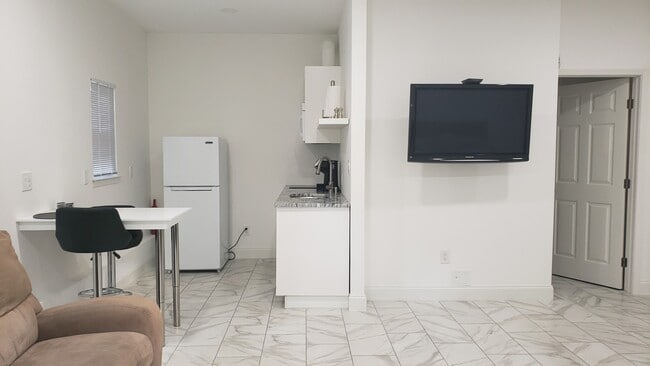 4265 Parnell Rd, Unit Apartment #1 in Marietta, GA - Foto de edificio - Building Photo