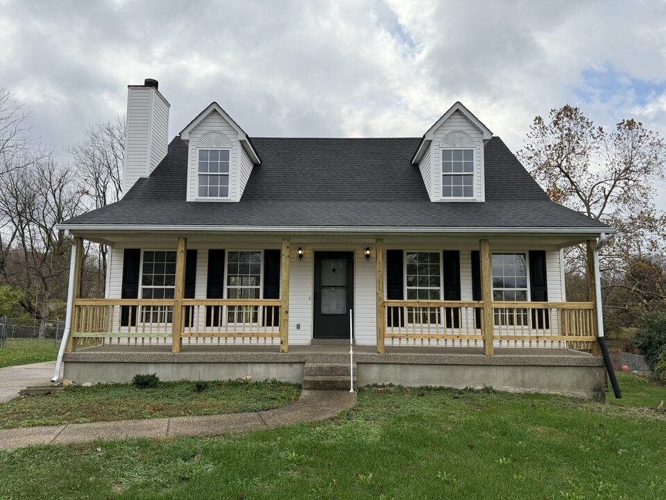 1102 Amanda Jo Dr in Elizabethtown, KY - Building Photo