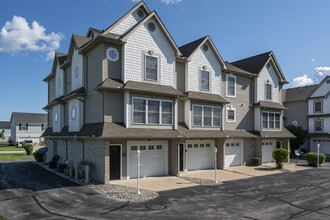 Victory Place Apartments in Perrysburg, OH - Foto de edificio - Building Photo