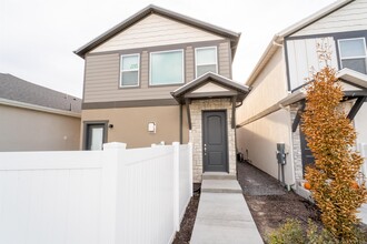 8676 N Shadow Creek Alley in Eagle Mountain, UT - Building Photo - Building Photo