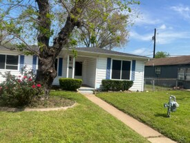 1402 W Martin Luther King Jr St in Bryan, TX - Building Photo