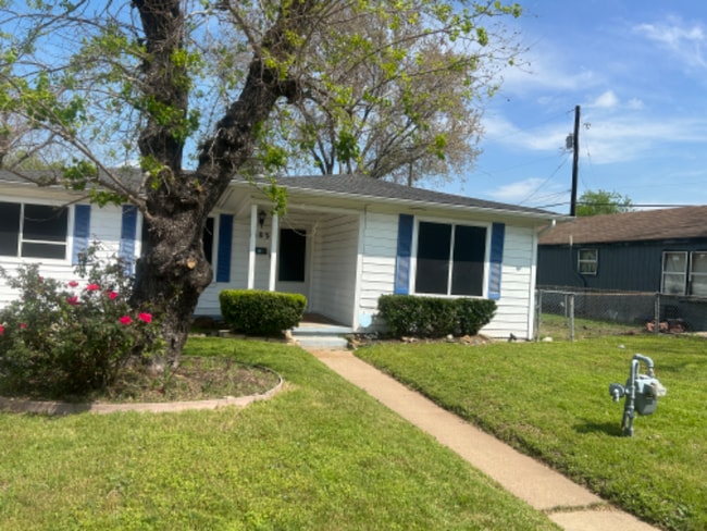 1402 W Martin Luther King Jr St