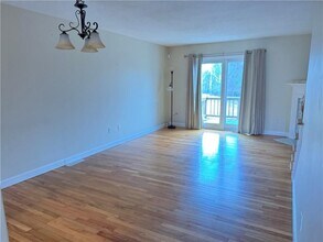 34 Fairway Dr in Coventry, RI - Foto de edificio - Building Photo