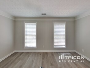 5767 Union Pointe Dr in Union City, GA - Building Photo - Building Photo