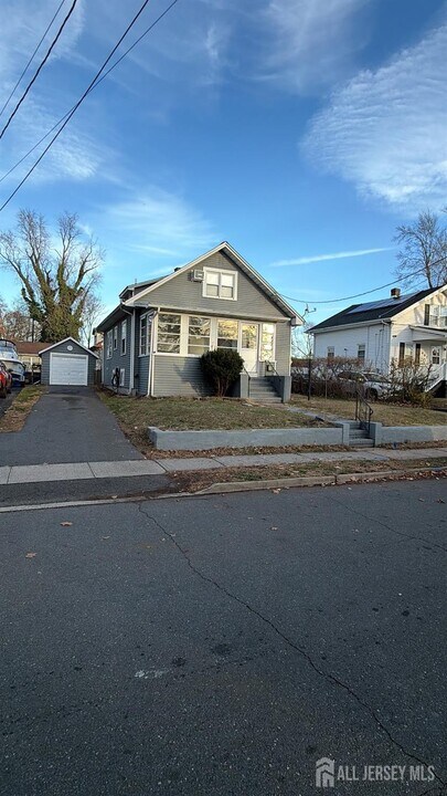 463 Valmere Ave in Piscataway, NJ - Building Photo