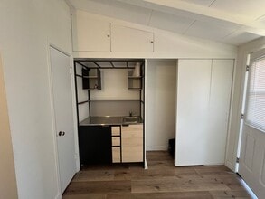924 N Fairview St in Anaheim, CA - Building Photo - Building Photo