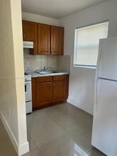 1281 NW 60th St in Miami, FL - Building Photo - Building Photo