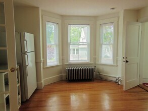 90 Lothrop St in Beverly, MA - Building Photo - Building Photo