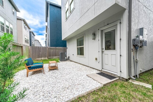 property at 2022 Groveland Glen Dr